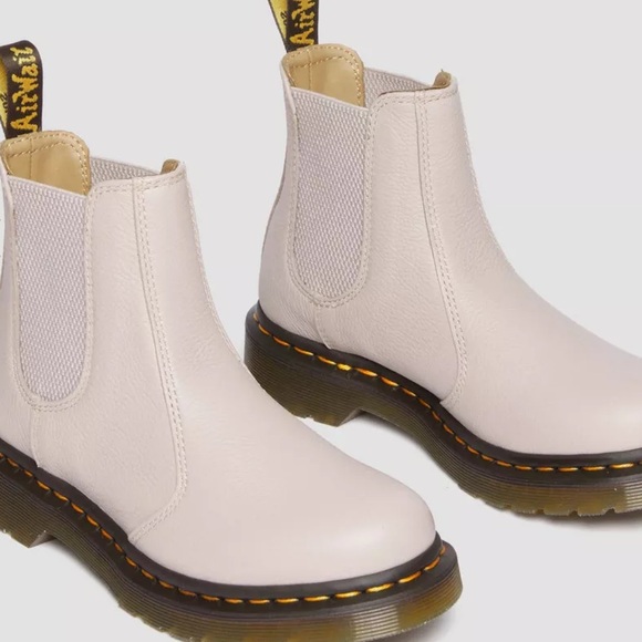 Dr. Martens Women's Virginia Leather Chelsea Boots Vintage Taupe (170) - Picture 2 of 3